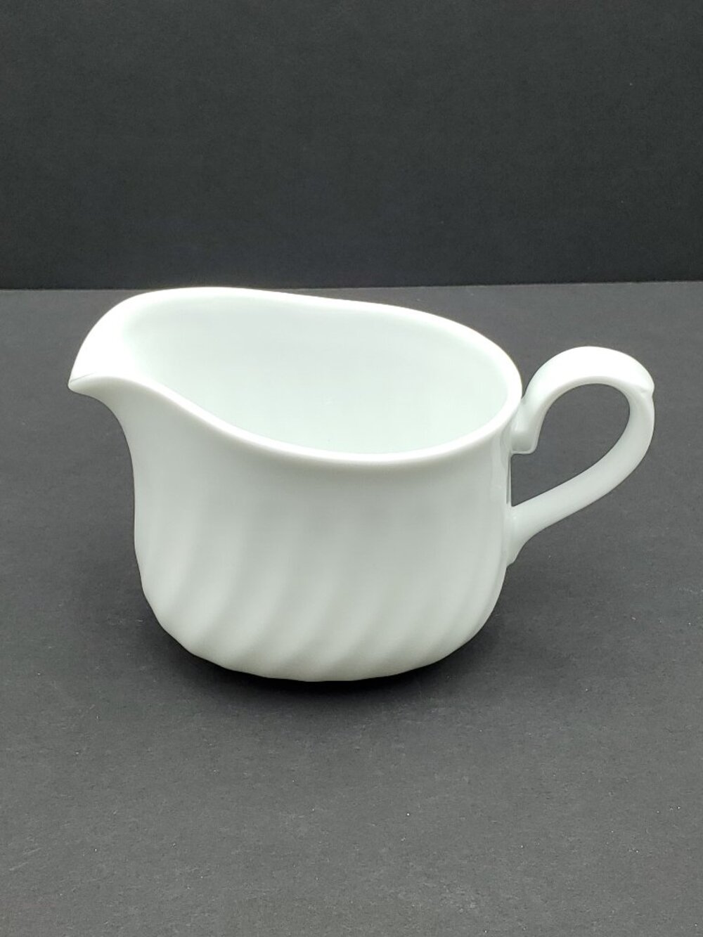 Corning White Swirl Enhancements Gravy Boat Corelle White Sauce Server